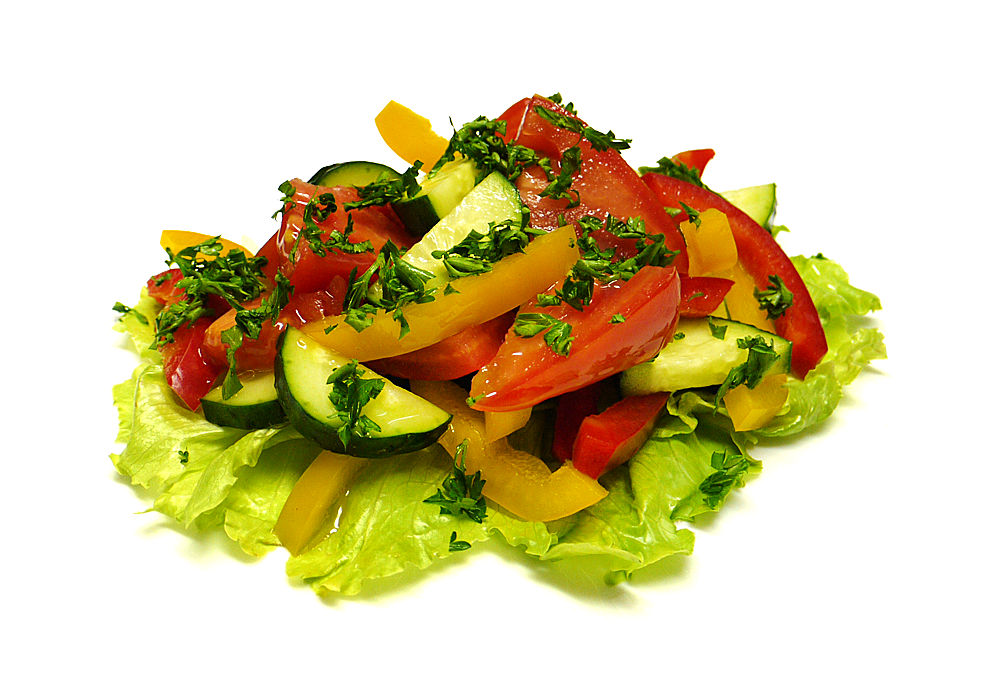 Овощной салат. Овощной салат помидоры огурцы перец. Салат огурцы помидоры перец. Овощной салат на белом фоне.
